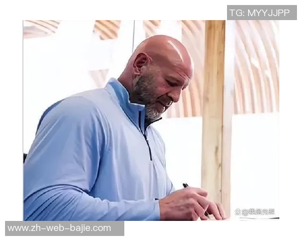 杨瀚森揭秘克里斯哥哥的努力生活习惯每天早起自学英语与妻子视频通话